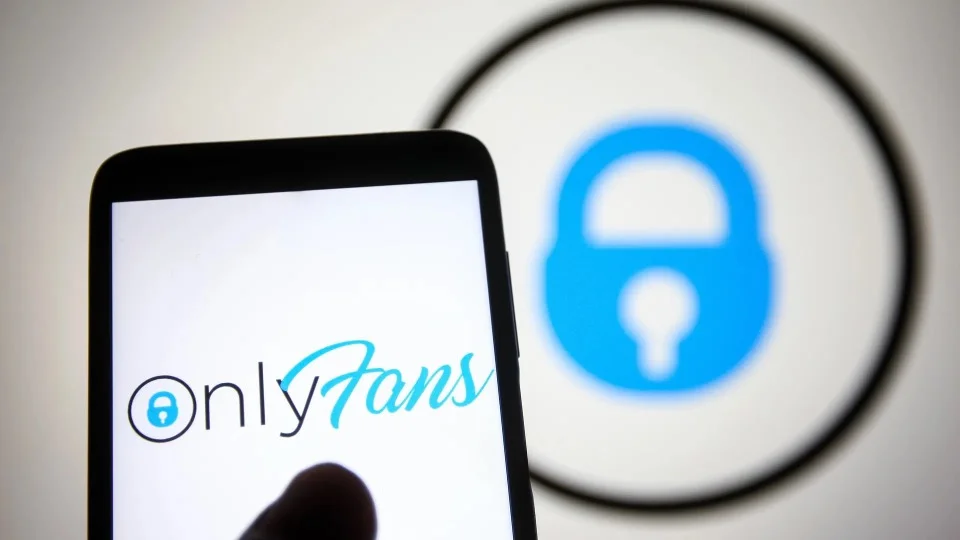 Fancentro vs OnlyFans: What is better?